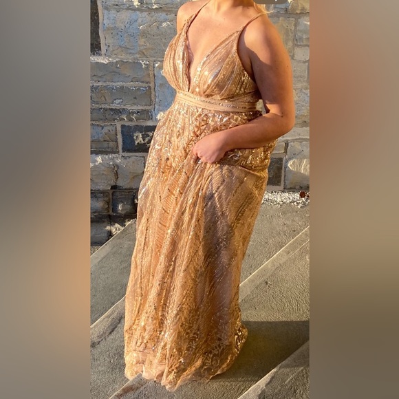 Elegant Gold Sequin Gown - Picture 3 of 5